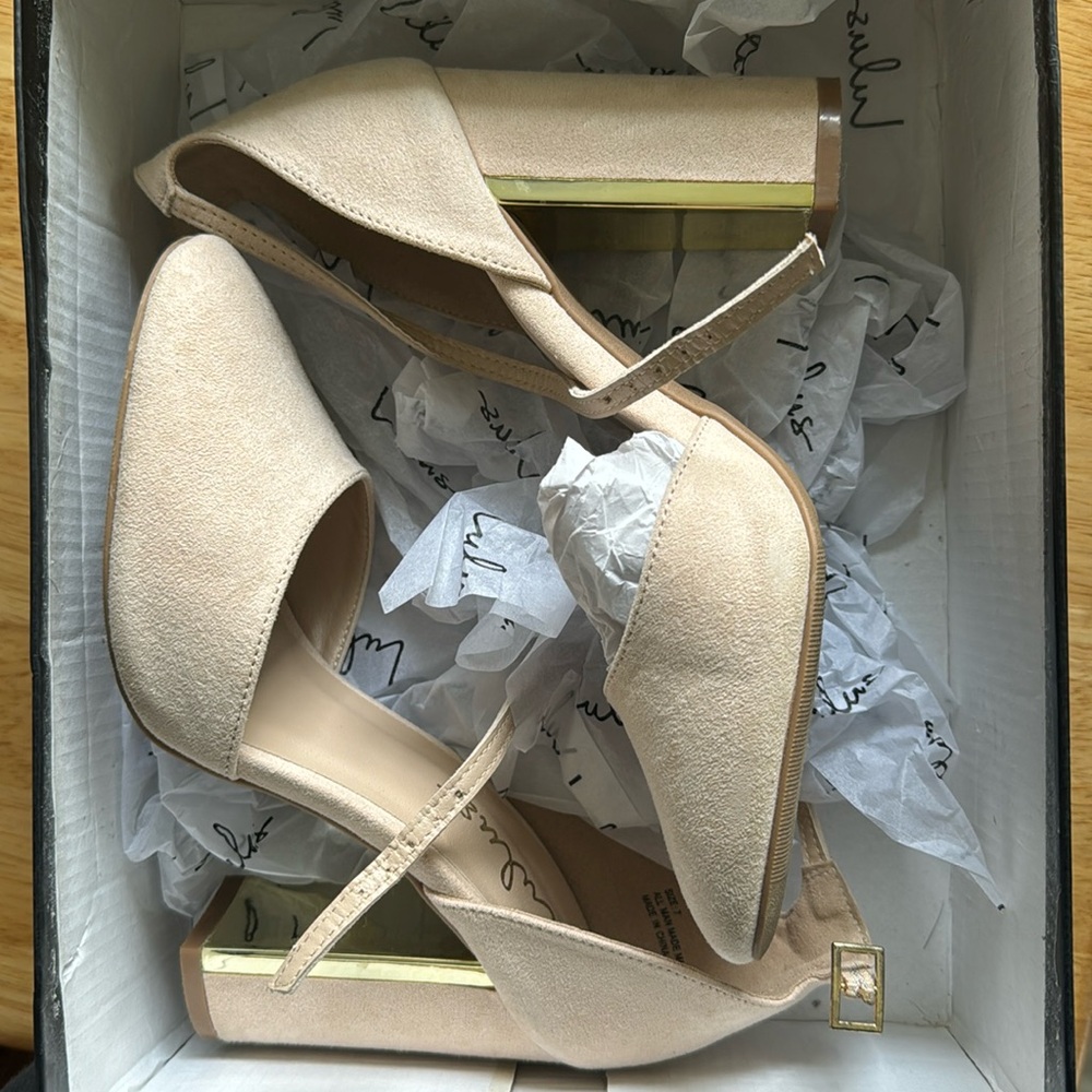 Lulu’s beige / tan heels